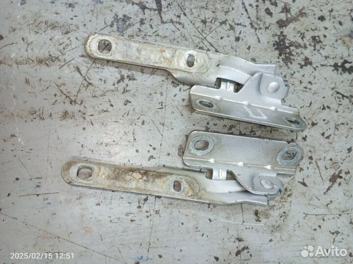 Петля капота Renault Logan 1.6 2009