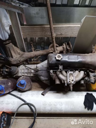 Продам двигатель с коробкой