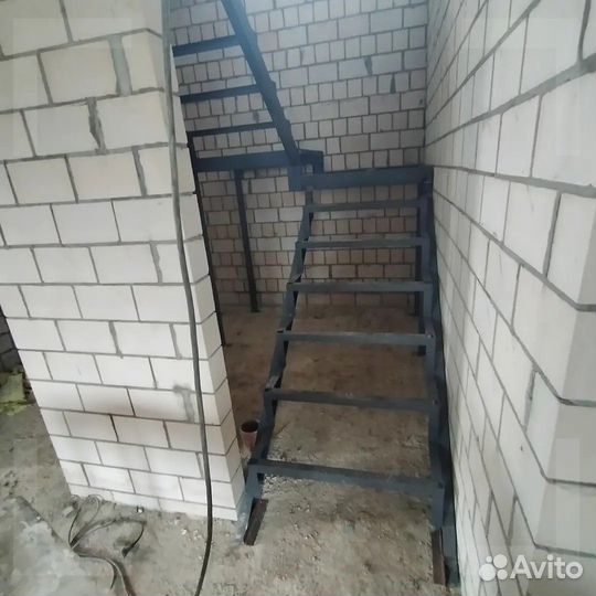 Лестницы в коттедж и дом