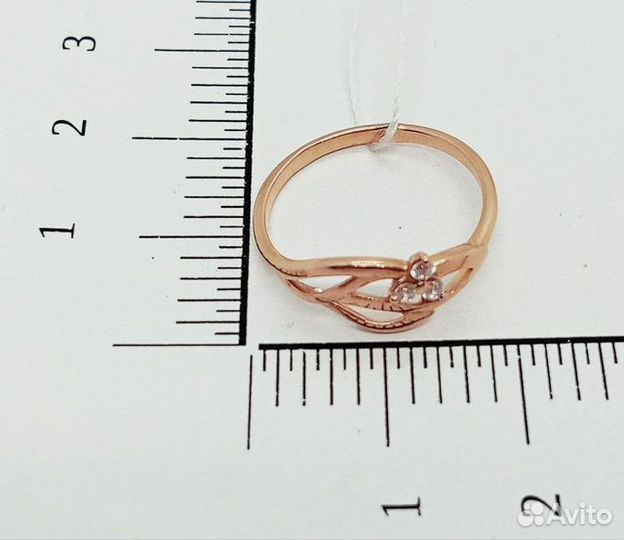 Золотое кольцо с камнем 17р