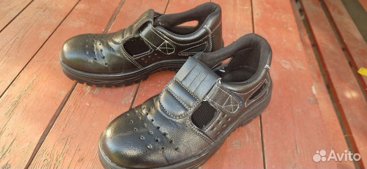 Сандали рабочие новые
