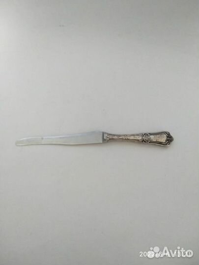 Нож с серебряной ручкой