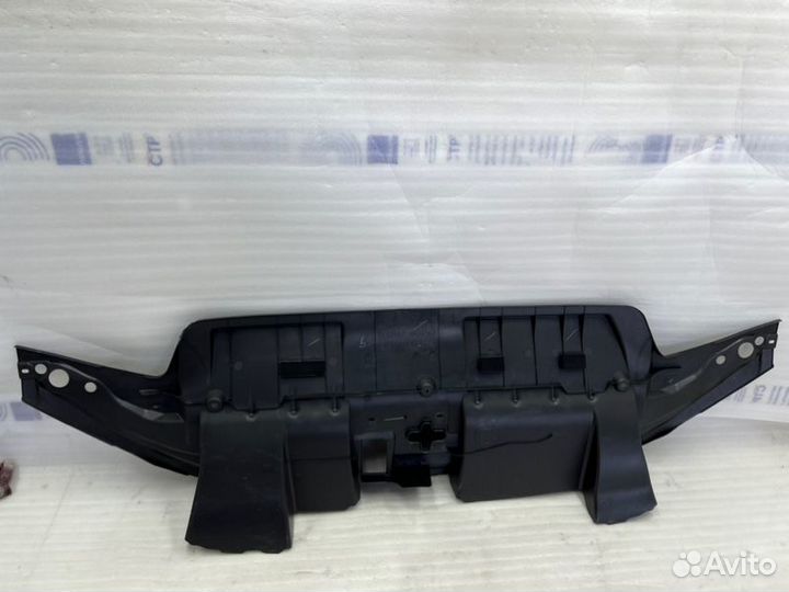 Накладка замка капота передняя Toyota Land Cruiser