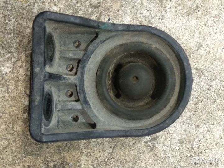 Крепление радиатора (Kia Sorento IV)