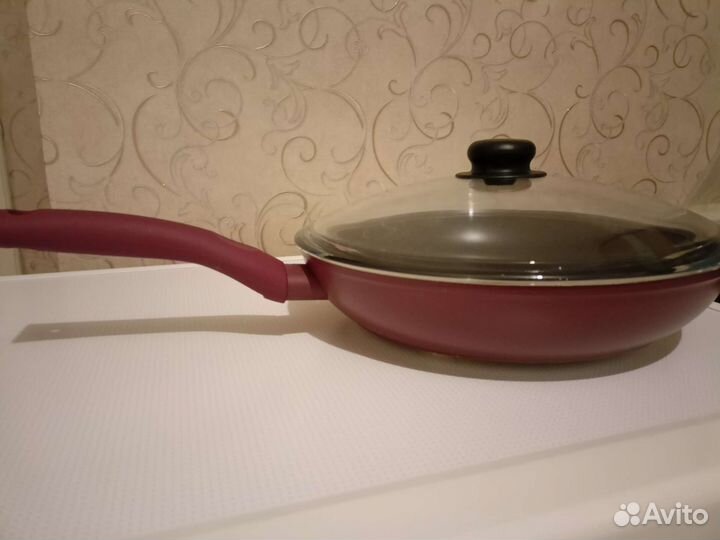 Сковорода д.28 см с крышкой