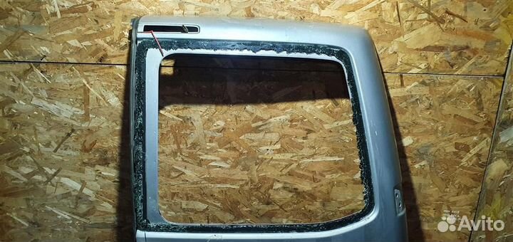 Дверь распашная правая Volkswagen Caravelle 2009