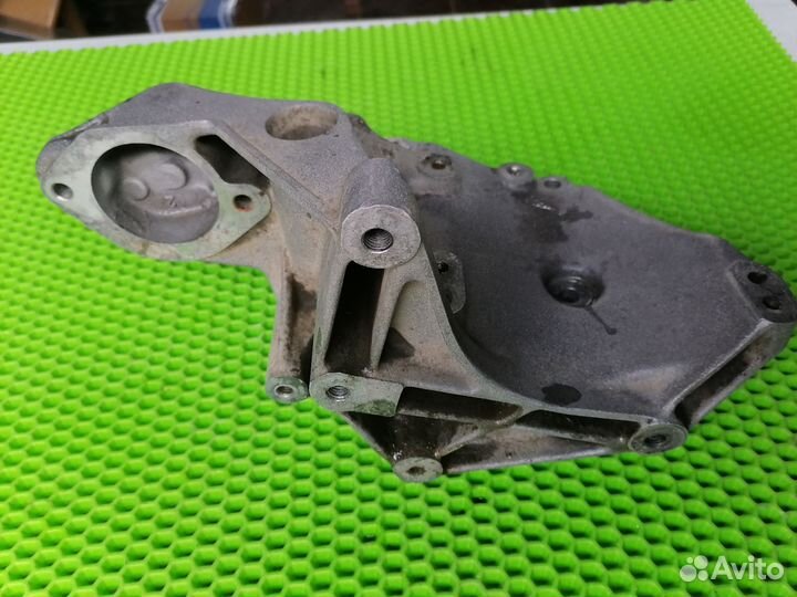 Кронштейн компрессора Опель Вектра Х25хе