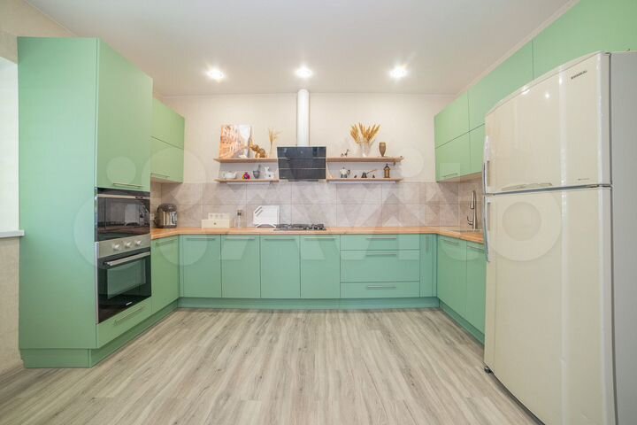 Дом 193,6 м² на участке 15 сот.