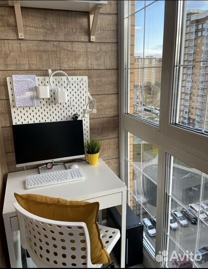 Письменный стол IKEA микке и стул Споррен