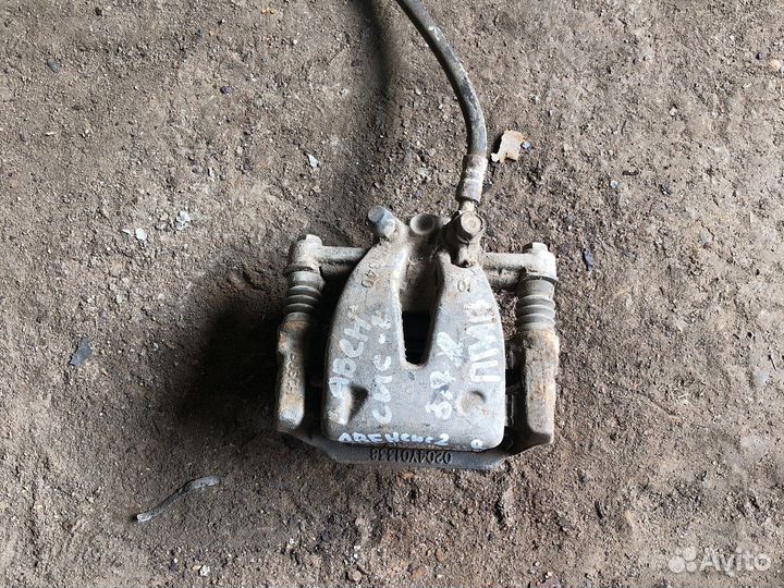 Toyota avensis 2 Суппорт