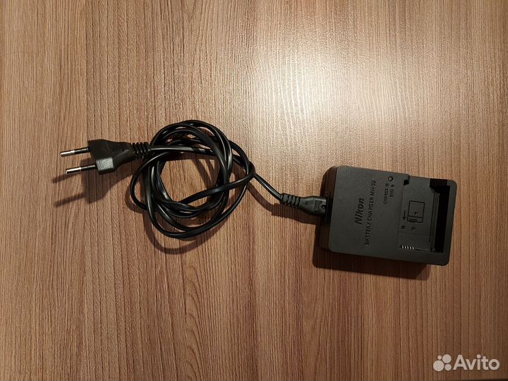 Зарядное устройство Nikon MH-32