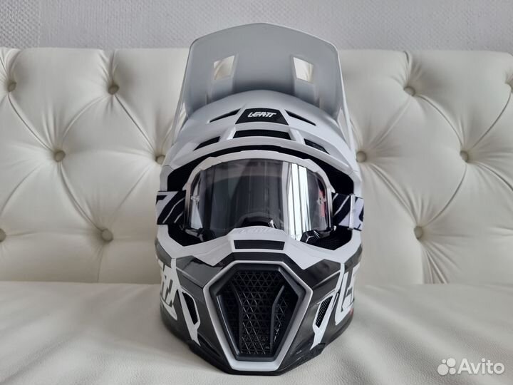 Шлем кpoccoвый Leatt 7.5 Helmet Бeлый c oчкaми