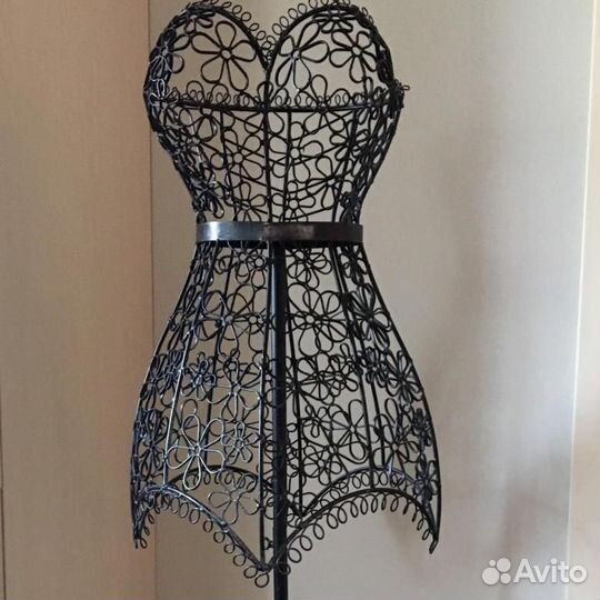 Манекены кованые интерьерные вешалки полки