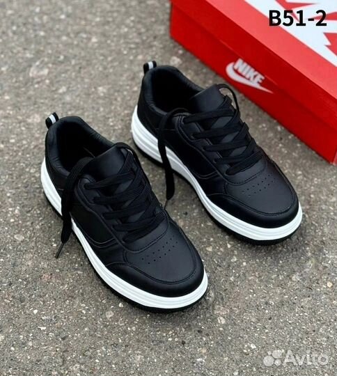 Кроссовки женские