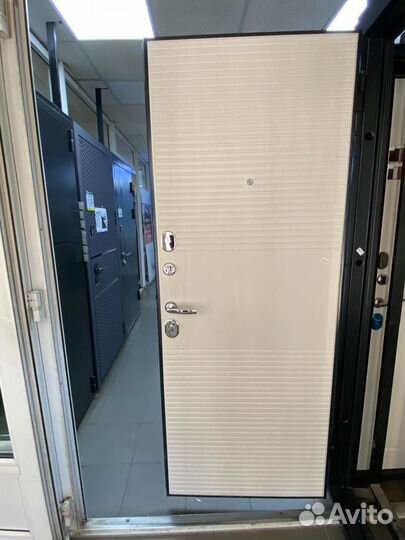 Входная дверь 7.5 гарда серебро