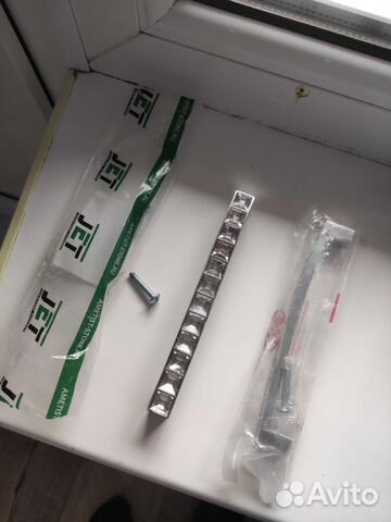 Дверная ручка на шкаф