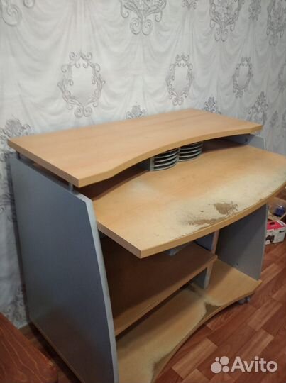 Стол компьютерный