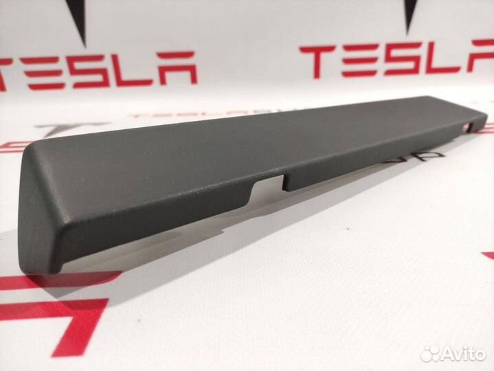 Накладка нижняя бардачка Tesla Model S 2016