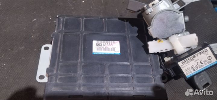 Блок управления двигателем Митсубиси паржеро 4