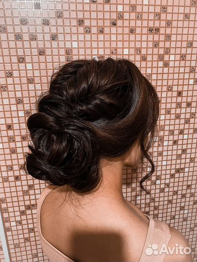 Стилист по прическам