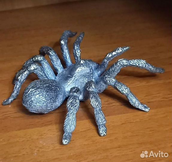 Бронзовая статуэтка большой паук тарантул. Литьё