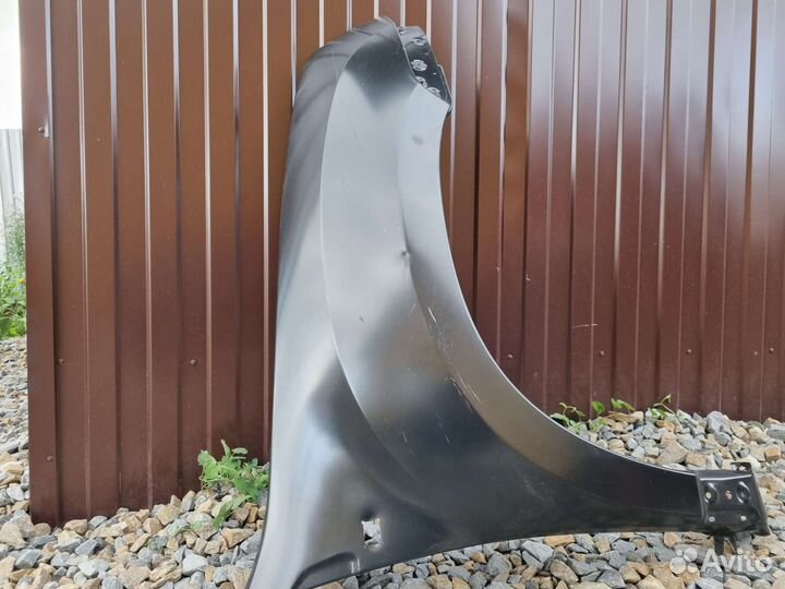 Крыло переднее правое renault duster