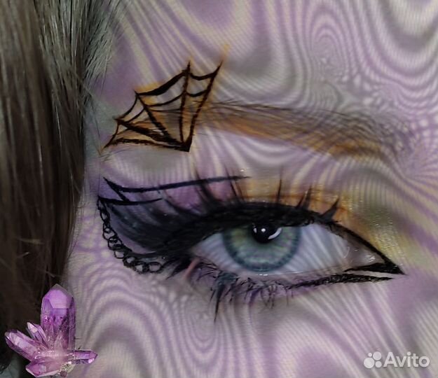 Модель на макияж