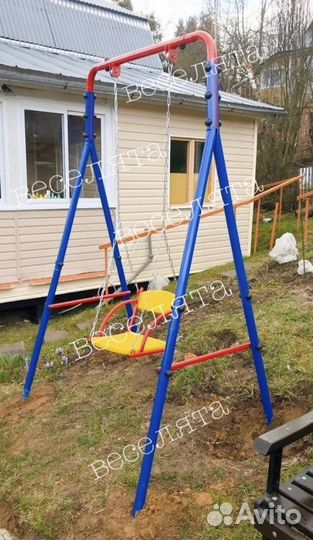Новая детская площадка. Уличные качели
