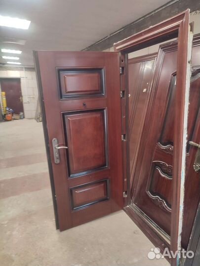 Двери б/у металлические