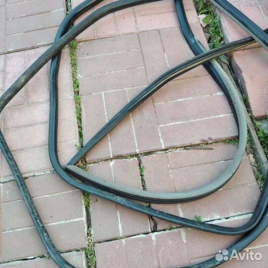 Уплотнитель дверей автомобиля