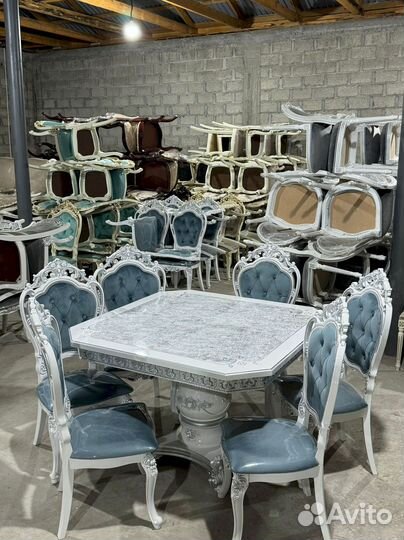 Стол и стулья в гостиную. В наличии