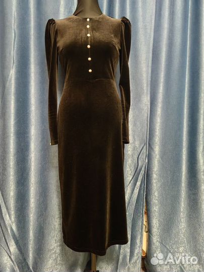 Черное бархатное платье