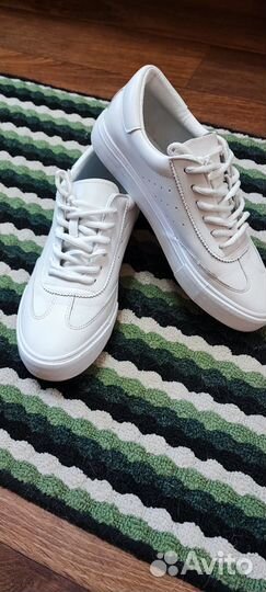 Кроссовки женские