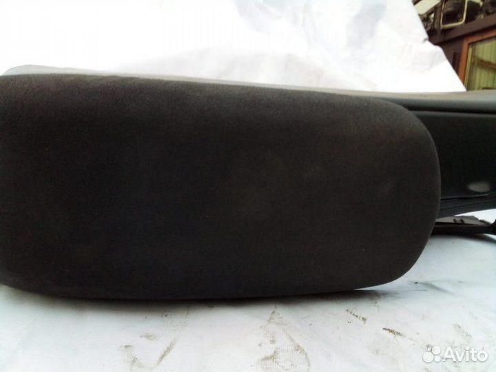 Подлокотник Nissan Primera P12 QG18 2003