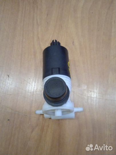 Насос (моторчик) омывателя стекла Chrysler Voyager