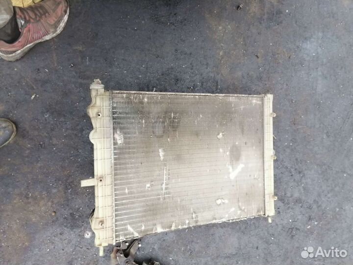 Радиатор охлаждения фиат браво 2000г 1.6