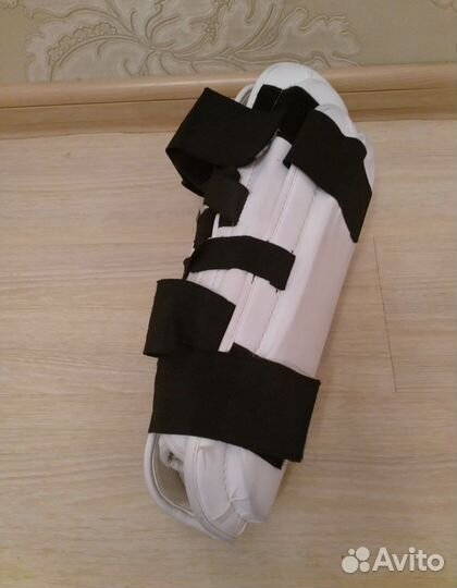 Щитки на голень