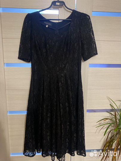 Платья из гипюра