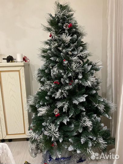 Елка искусственная заснеженная