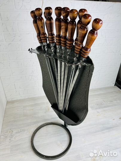 Шампурница подставка в виде щита птица