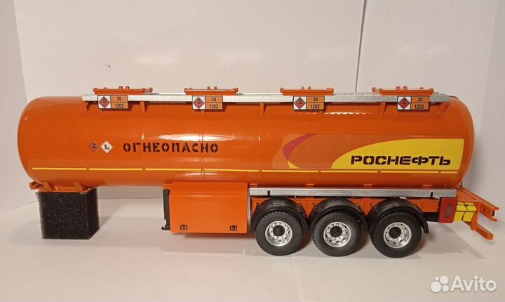 Полуприцеп-цистерна Sespel Роснефть Man 1/43