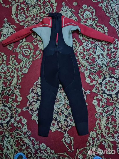 Гидрокостюм детский (на 8-10 лет) и носки