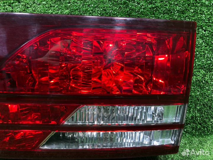 Фонарь внутренний задний правый Toyota Estima