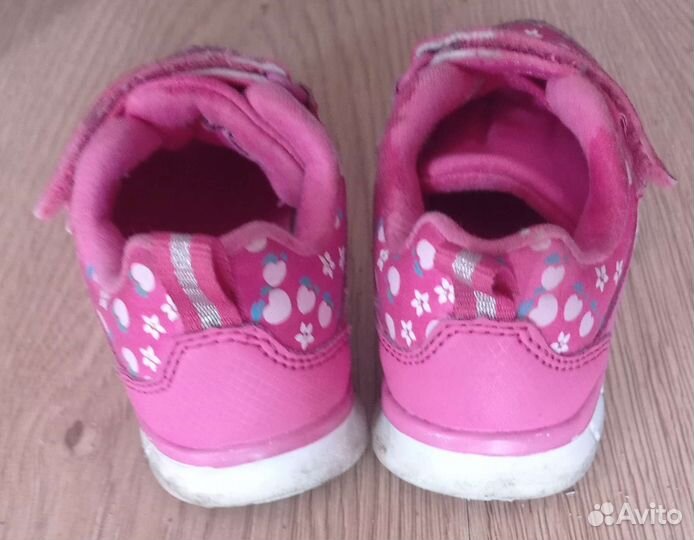 Кроссовки для девочки