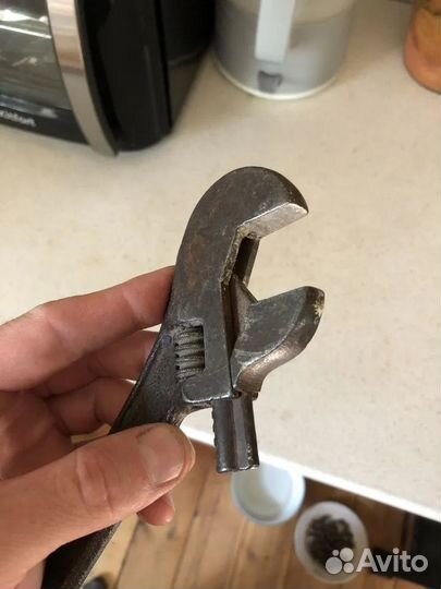 Старинный разводной ключ