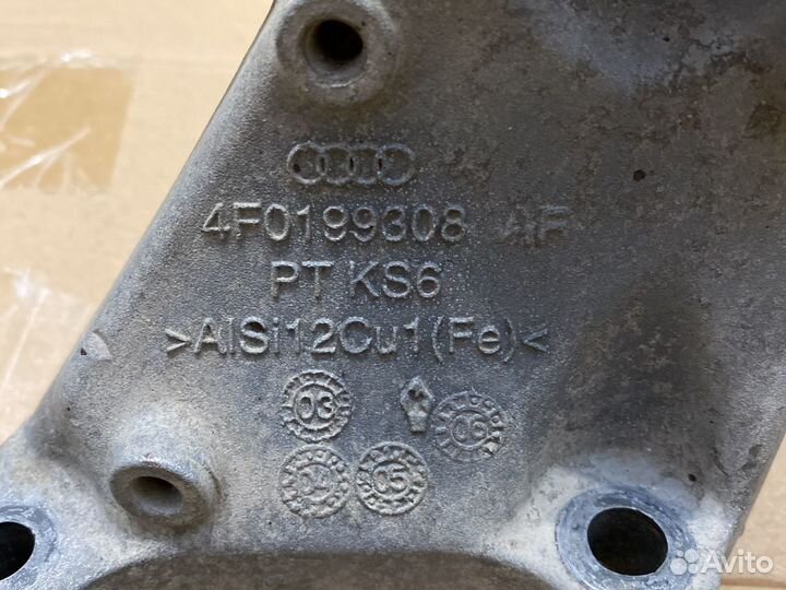 Крепление правое двигателя Audi A6 C6 4F 4.2 FSI