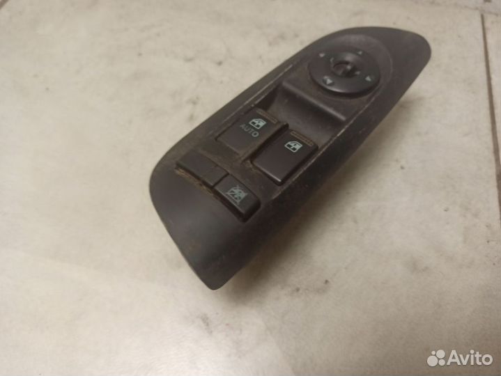 Блок управления стеклоподъемниками и зеркалами