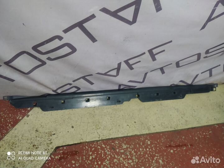 Накладка подножки левая Toyota Land Cruiser 150