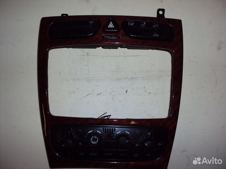 Центральная консоль Mercedes Ц 203 C W203