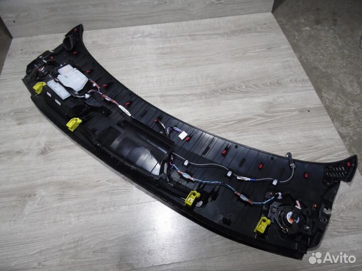 Накладка торпедо Toyota Prius ZVW50 2015 г.в